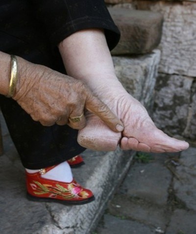 foot binding process step by step